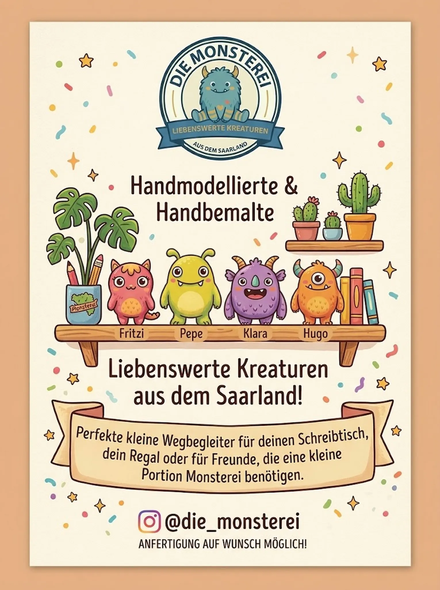 Die Monsterei – Handmodellierte & handbemalte, liebenswerte Kreaturen aus dem Saarland. Vier Monster auf einem Regalbrett: Fritzi, Pepe, Klara und Hugo. Instagram: @die_monsterei. Anfertigung auf Wunsch möglich.